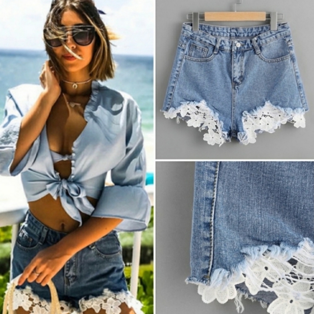 🆕 Floral Crochet Hem Denim Shorts - Picture 2 of 6